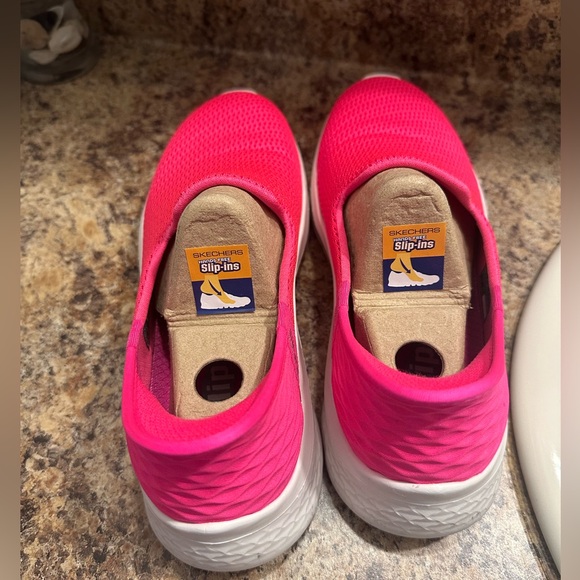 Beautiful women’s skechers pink color perfect!!size 7 - Picture 2 of 5